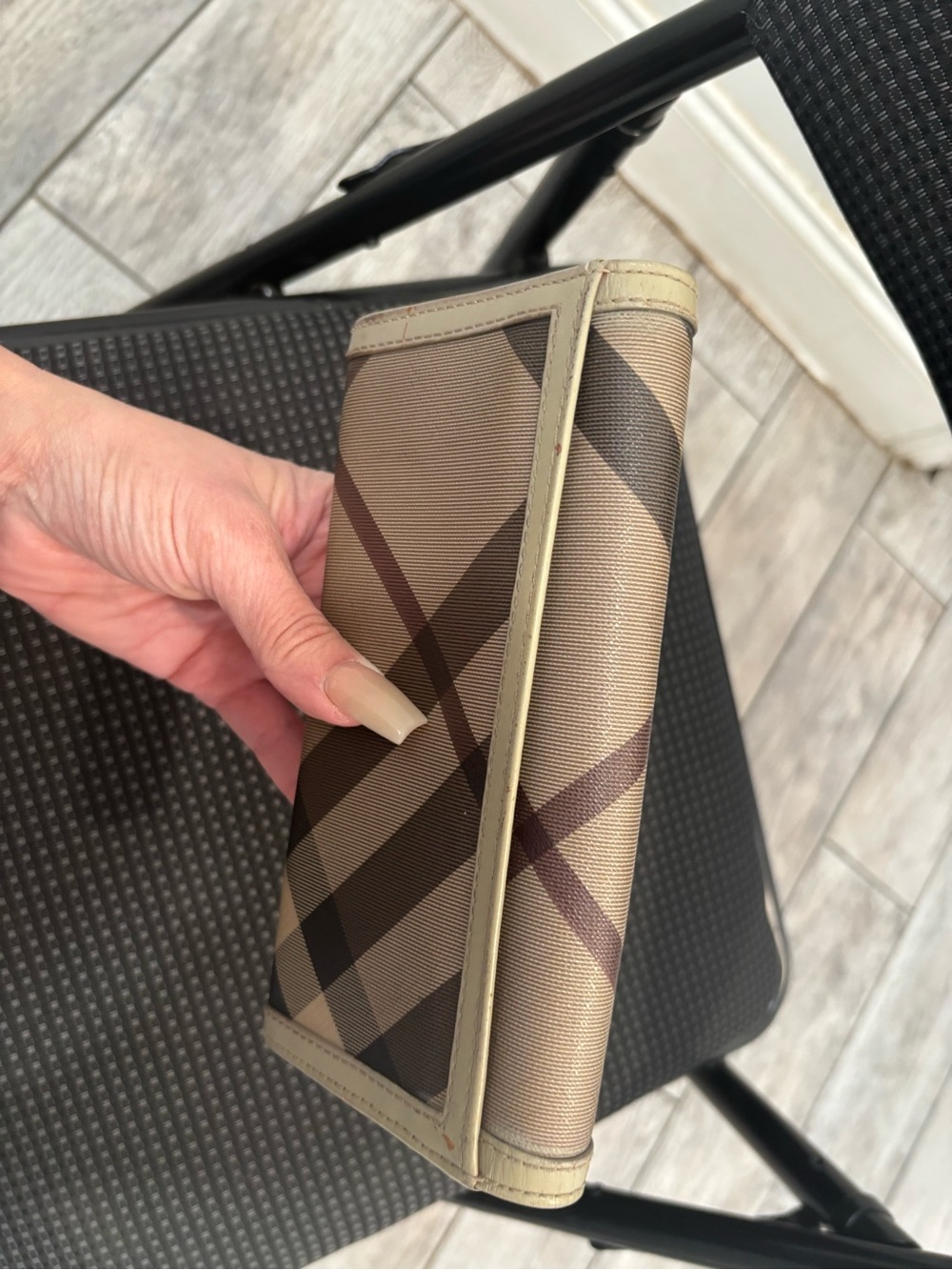 Authentic Burberry Beige Plaid Women's Wallet - Classic Check Design - Picture 8 of 10